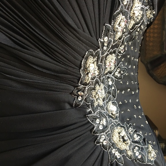 BLACK BEADED FORMAL PROM/FORMAL GOWN Ruching SZ 10 - Picture 4 of 7